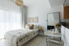 Cozy Studio in Marina View Tower with Balcony